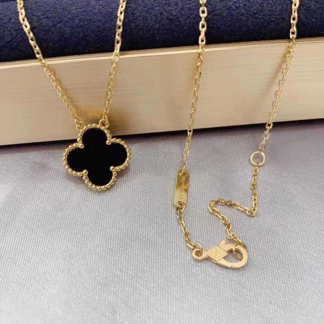 Clover Pendant Necklace for Women's & Girls Swan Chain Necklace with earrings
