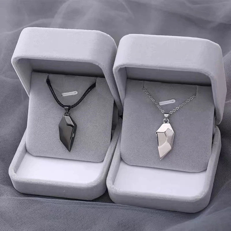 2Pcs Couple Magnetic Love Splicing Clavicle Chain Necklace Wishing stone